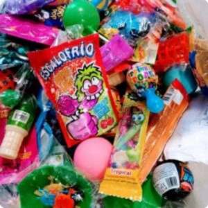 Lot sac de bonbon et de jouets. Sud Automatic