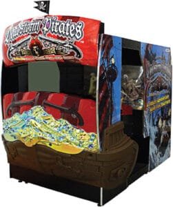 Armez votre pistolet optique, prenez le volant monté sur le contrôleur et partez à l'abordage de 4 niveaux remplis de pirates morts-vivants pour retrouver le Souffle de Poséidon avec Deadstorm Pirates Special Edition