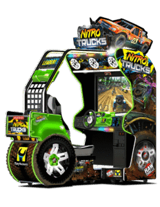 ros plan sur l'écran de course et le design attrayant de la borne d'arcade Nitro Trucks.
