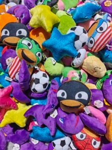 Carton de 250 peluches ECO pour grue s foraines. Vendu par Sud automatic